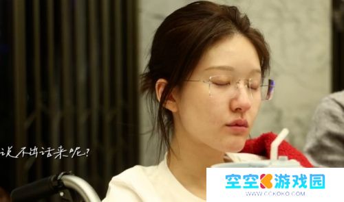 赵露思对四个字耿耿于怀，用豪宅和美食来博取同情，反遭网友吐槽