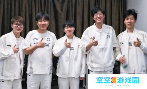 TheShy为训练将暂停直播，敬业态度获粉丝好评，看来是真想复出