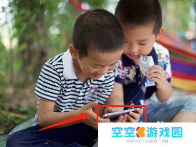 初中生玩手机上瘾,家长怎么办? 家长如何帮助初中生摆脱手机上瘾