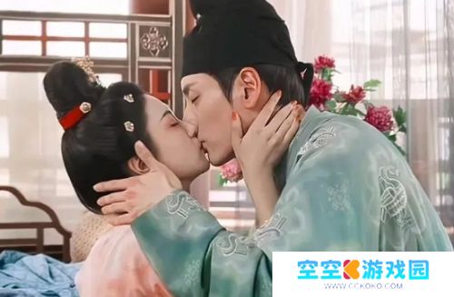 《国色芳华》他饰演渣男前夫哥，离过婚考过公，从偶像转型成实力派