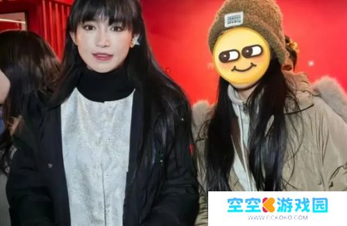 35岁李子柒西安街头买年货，古风长裙太亮眼，美得像从画中走出来
