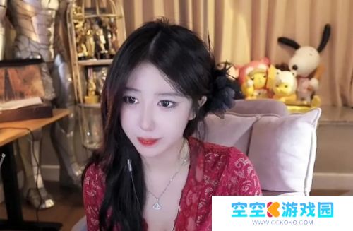 呆妹儿转行当助眠主播，精致装扮加夹子音反差太大，网友：睡不着