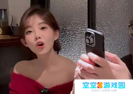 冯提莫接受老白采访,自曝详细身高,称自己换了头,网友:太敢说了