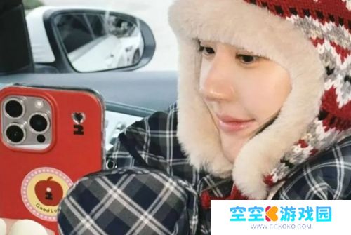 赵露思晒新年日常，戴毛线帽嘟嘴拍照太可爱，网友：她真的好起来了