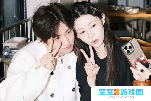 网红痞幼再传新恋情，和新对象亲密互动频繁，网友：两个人越长越像