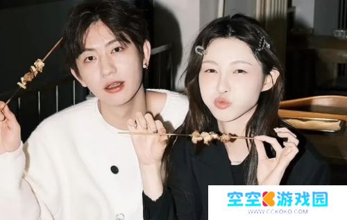 网红痞幼再传新恋情，和新对象亲密互动频繁，网友：两个人越长越像