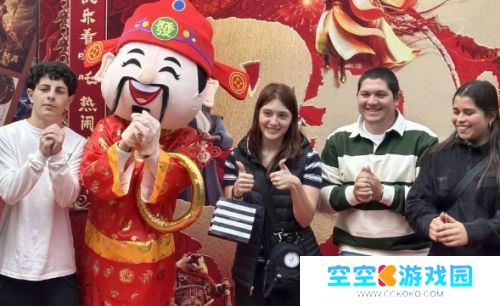 《哪吒2》海外上映,首映人气颇高,观众纷纷支持,还有人哭花眼妆