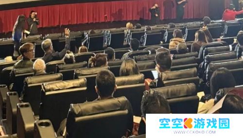 《哪吒2》海外上映,首映人气颇高,观众纷纷支持,还有人哭花眼妆