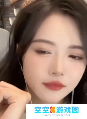 LPL主持骆歆自曝择偶标准，称不想当妈想当女儿，网友：喜欢爹味男友