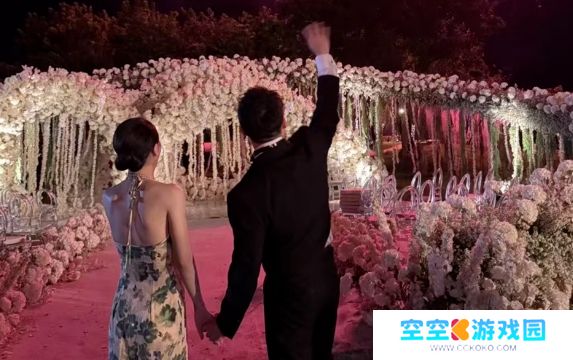 Uzi给老婆补办豪华婚礼，减肥后穿衣更加帅气，网友：真羡慕了