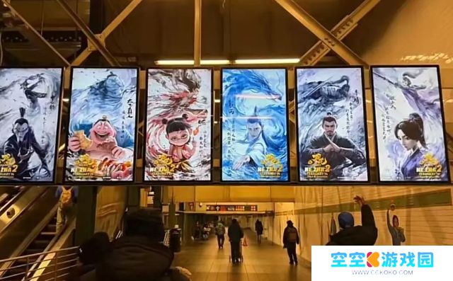 《哪吒2》破百亿海报出炉，登上时代广场大屏，正式出征海外市场