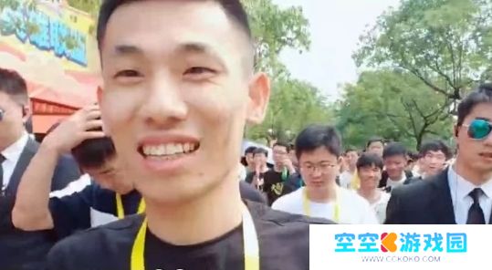 旭旭宝宝计划送粉丝车，水友见面预计送1000万礼物，包括奔驰S400