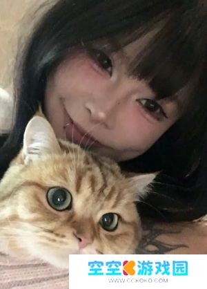 美女网红自曝躺一天就能赚钱，日收金额引热议，网友：一点不羡慕