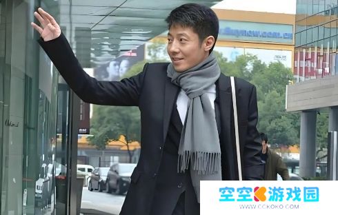 撒贝宁与王鸥现身福州，众明星齐聚太热闹，现场吃地道美食直夸赞