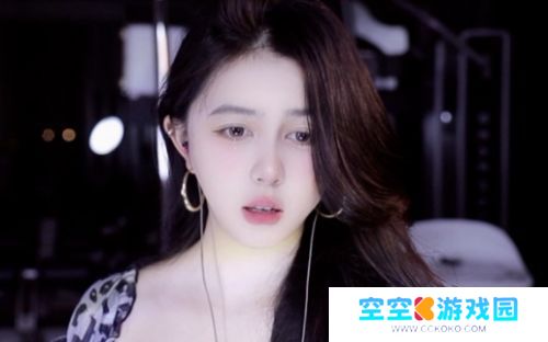 女主播遭榜一大哥提无理要求，当场拒绝后泪崩，称自己是有底线的