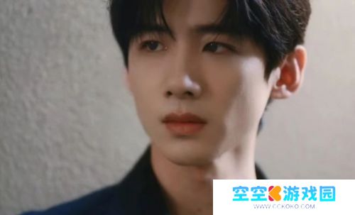 《难哄》看懂桑延陪温以凡玩4年游戏，才猛然发现，他的爱究竟有多深