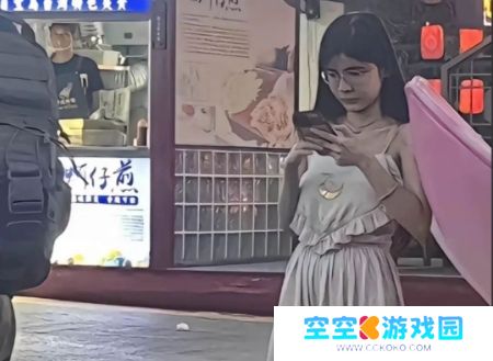 狗头萝莉向网友询问新发型，反被黑粉晒早期素颜照，变化太大引热议