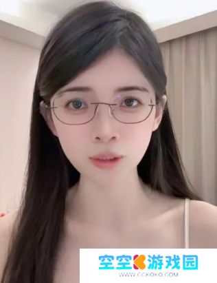 狗头萝莉拍短剧被曝有吻戏，本人回应称怕男粉吃醋，亲密戏都删除了