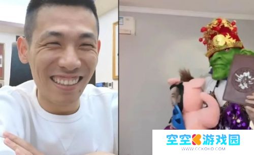 旭旭宝宝连麦搞怪女主播，现场装扮哥布林玩梗，头套一摘网友不淡定了
