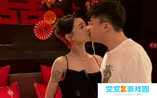 Uzi深夜哭穷要停播，身价过亿住汤臣一品，网友：我都不配心疼他