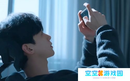 《难哄》温以凡被嫌弃吻技差，苦练接吻样子逗笑桑延，太可爱了