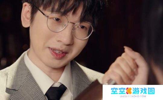 LPL解说和美女演员拍短剧，被网友质疑是否要转行，本人：拍着玩而已