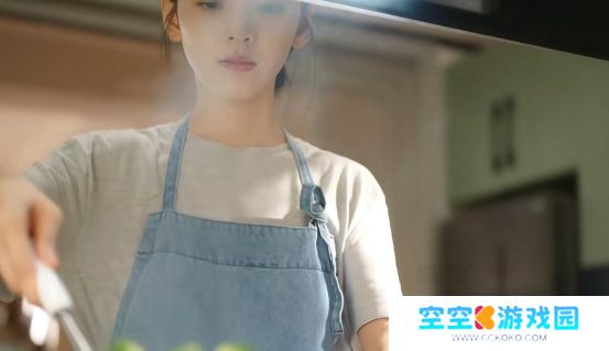 《难哄》后续剧情：温以凡顺利产女，向朗抱着不撒手，桑延脸都气绿了