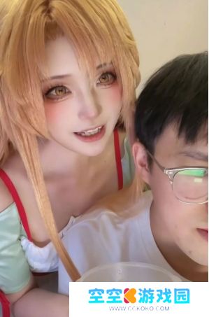 当你的女朋友长得像亚丝娜怎么办？可爱还粘人，多少男生恨得直咬牙