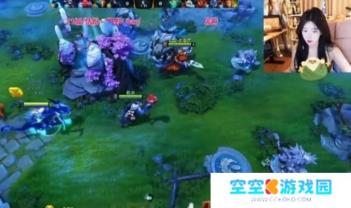 呆妹儿直播打游戏无故被封，当场气上头怒骂超管，网友：穿个外套吧