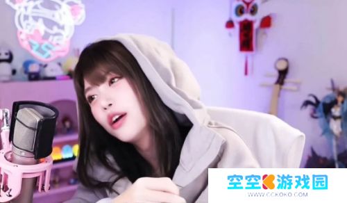 周淑怡直播找人玩游戏，想了半天只有骆歆一个，网友：人际圈这么小吗