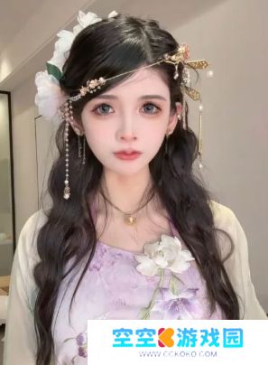 狗头萝莉举办免费送饼活动，吸引大量人来围观，称金主看到后超开心