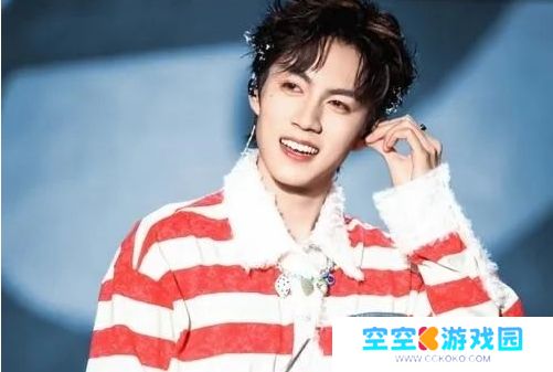 赵一博首次公开露面,大方承认恋情进展,粉丝态度瞬间两极分化