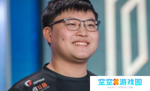 Uzi在直播间哭穷，不料家底被曝光，有网友用Deepseek估算出其资产