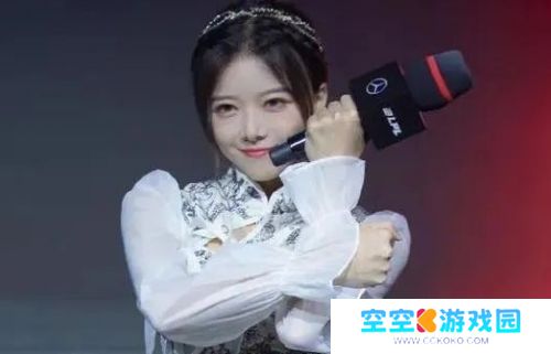 骆歆直播透露自己资产，直言和“Miss姐”差距太大，网友：难怪哭穷
