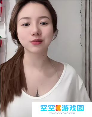 女主播吐槽亲弟太丑，直言自己身材颜值更好，网友：你都不是原装了