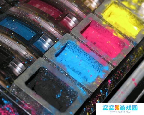 取出旧墨粉盒 取出旧墨粉盒