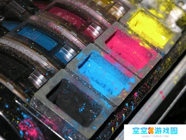 轻轻擦拭喷头部分
