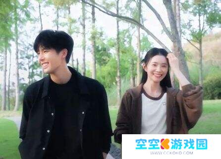 《陷入我们的热恋》以罕见“零吻戏”纯爱路线突围，逆袭成9.5分甜宠黑马剧