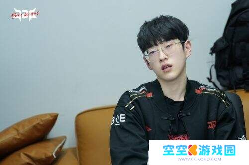 3000万还清了?!Scout被网友碰见出游日本