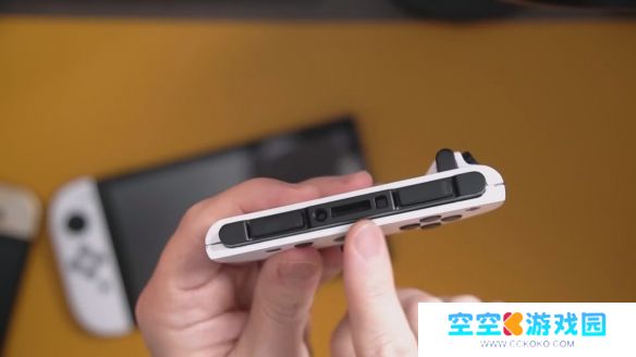 Switch2外观模型泄露影像：屏幕与手柄尺寸均有提升