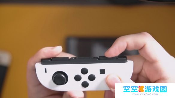 Switch2外观模型泄露影像：屏幕与手柄尺寸均有提升