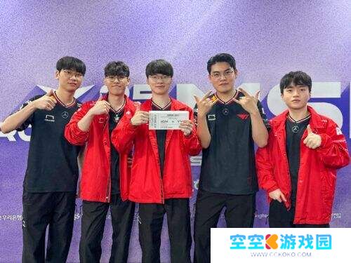 惊天逆转!T1零封HLE，粉丝排队道歉!
