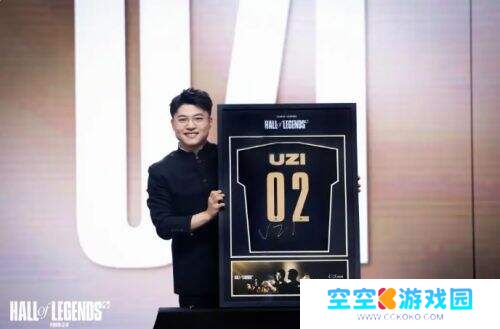 Uzi名人堂皮肤狂揽千万!拳头“情怀刀法”精准收割