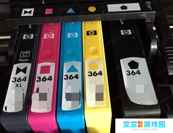 重新取出并正确安装墨粉盒